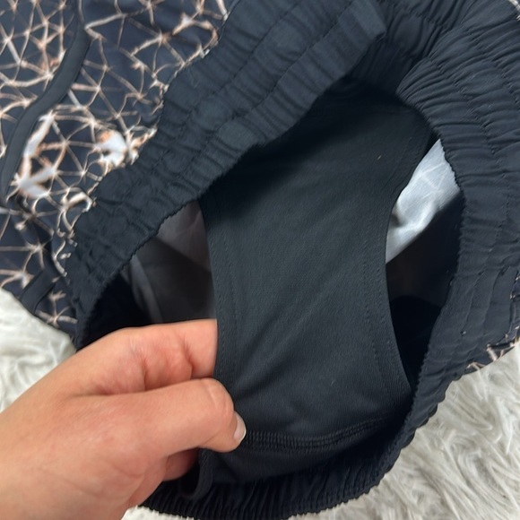 Lululemon Tracker Short III *4-way Stretch Star Crushed Multi / Black - Picture 3 of 5